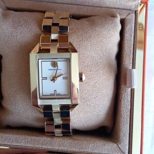 lTORY BURCH DALLOWAY IVORY DIAL GOLD-TONE ST. STEEL WOMEN'S WATCH TRB1100